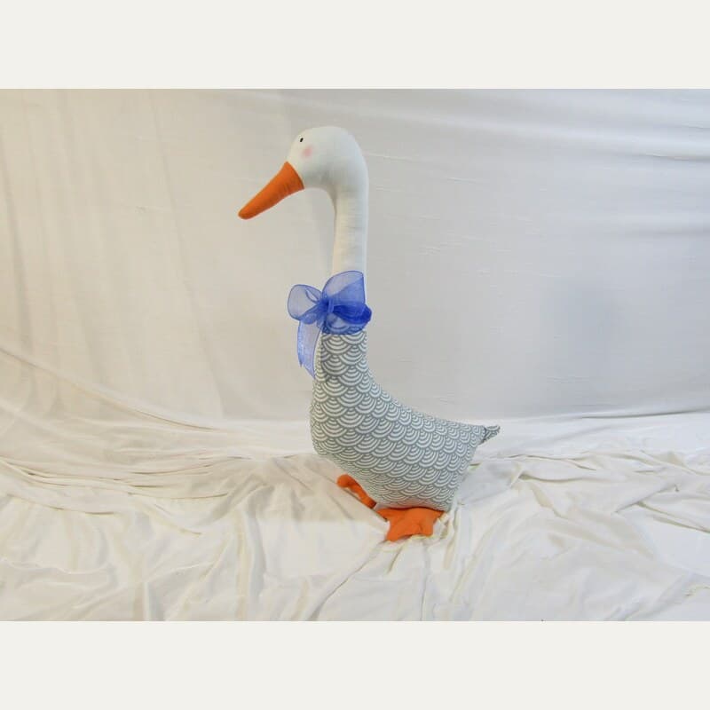 Oca Muñeca Minimalista con Diseño Ondas y Lazo
