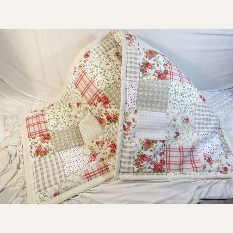 Camino de Mesa de Patchwork Romántico con Rosas y Cuadros