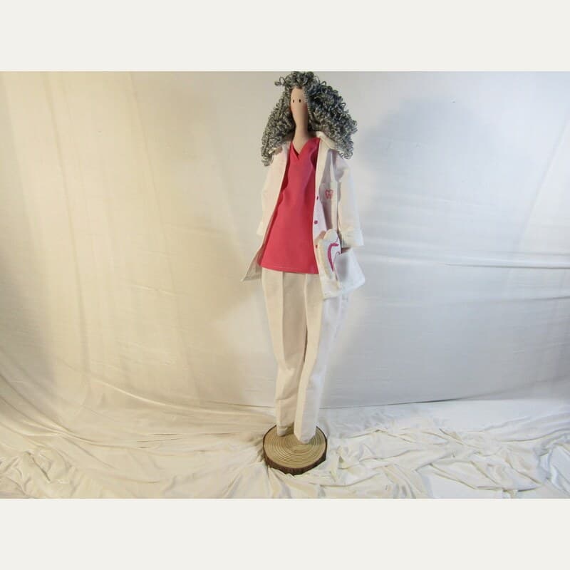 Muñeca Doctora Elegante en Rosa y Blanco