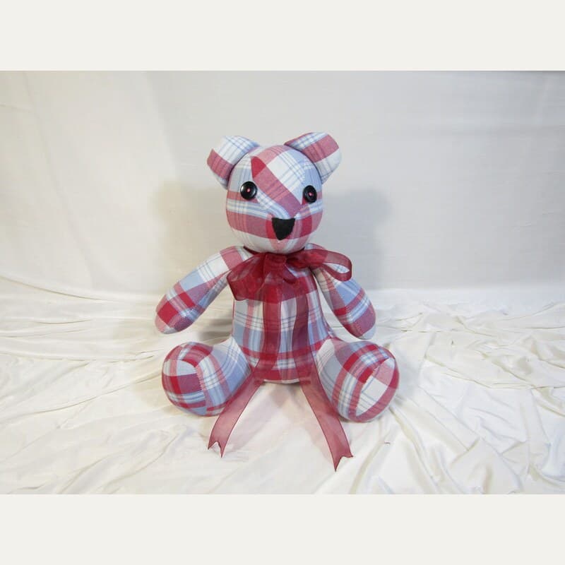 Osito de Tela a Cuadros – Artesanía Hecha a Mano con Encanto